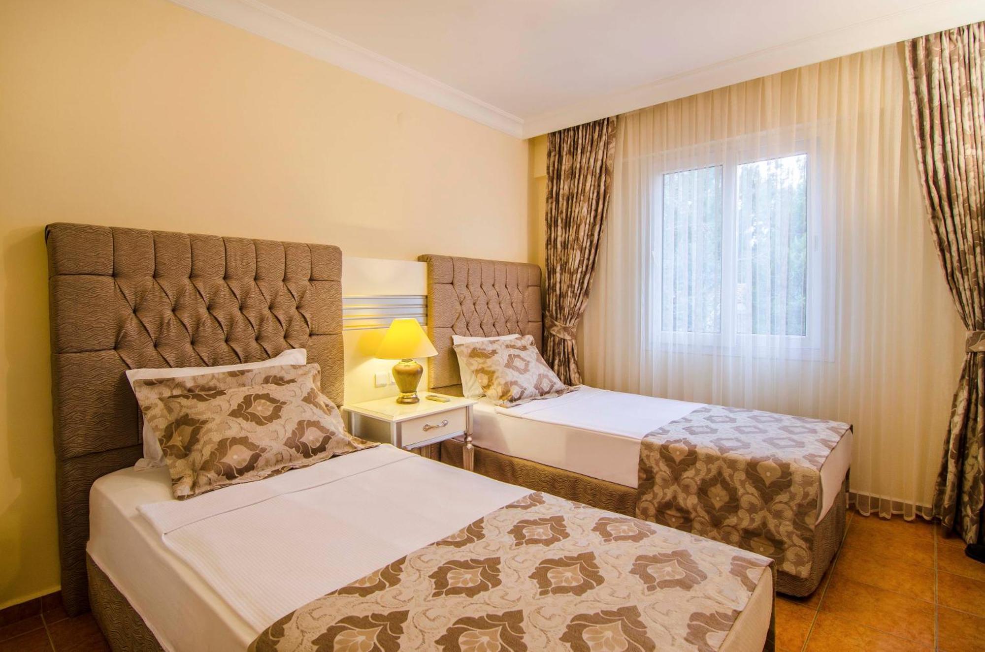 Pine Club Apart Hotel Кушадасы Экстерьер фото