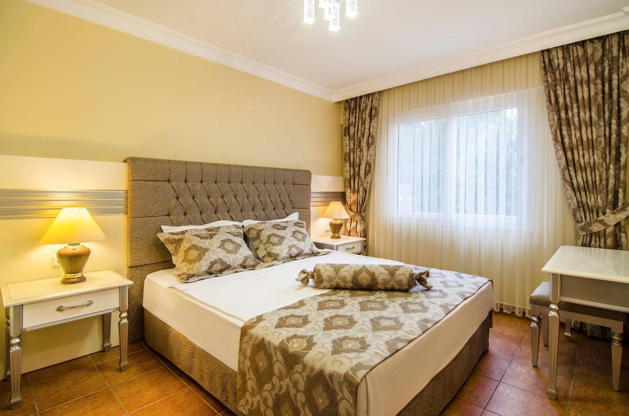 Pine Club Apart Hotel Кушадасы Экстерьер фото