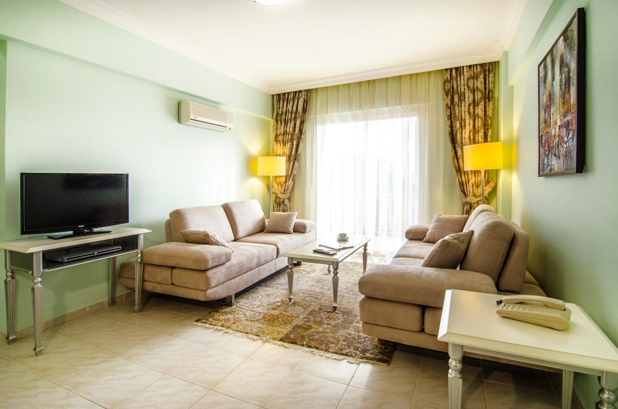 Pine Club Apart Hotel Кушадасы Экстерьер фото