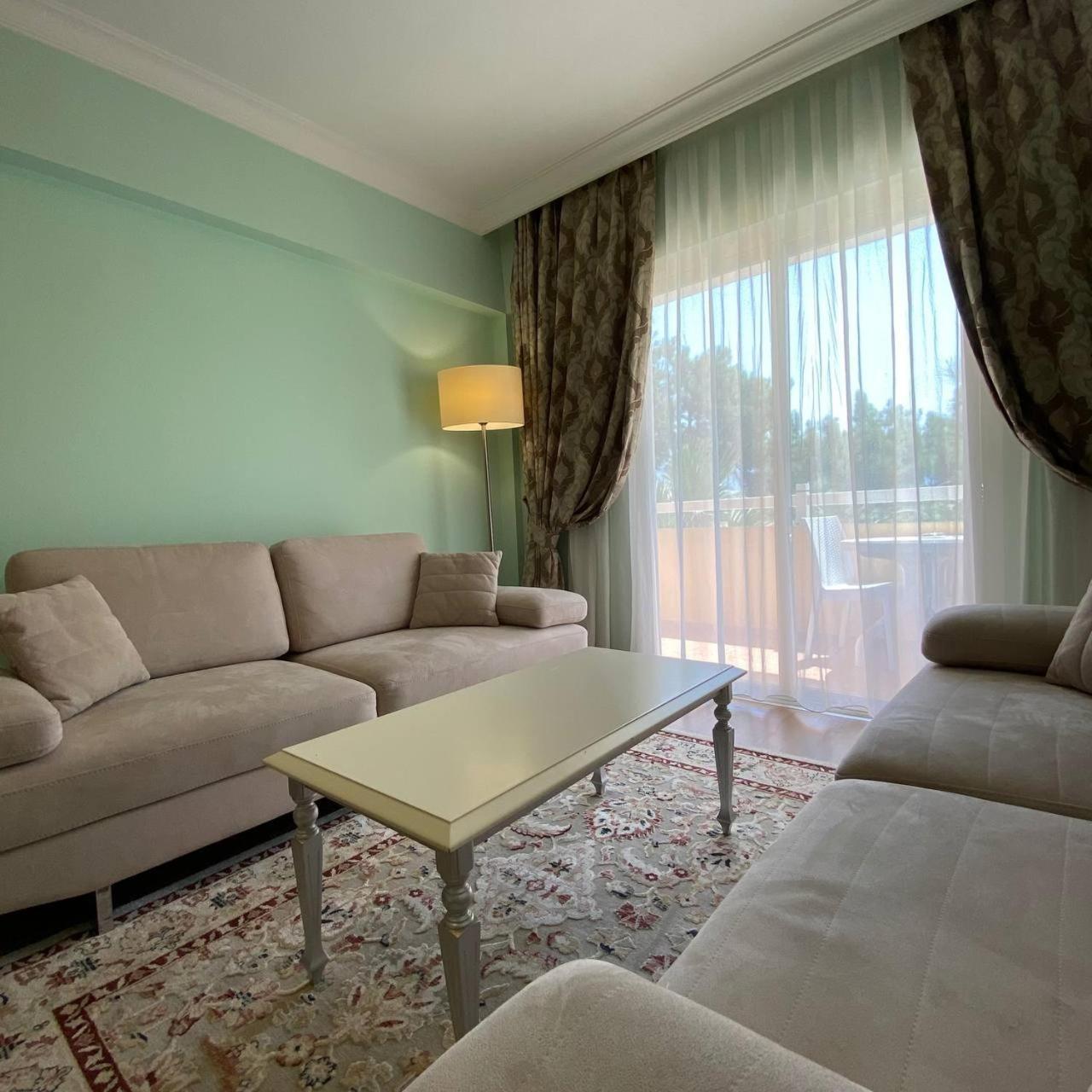 Pine Club Apart Hotel Кушадасы Экстерьер фото