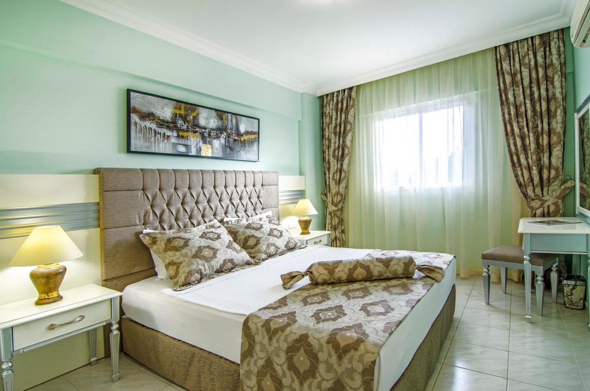 Pine Club Apart Hotel Кушадасы Экстерьер фото