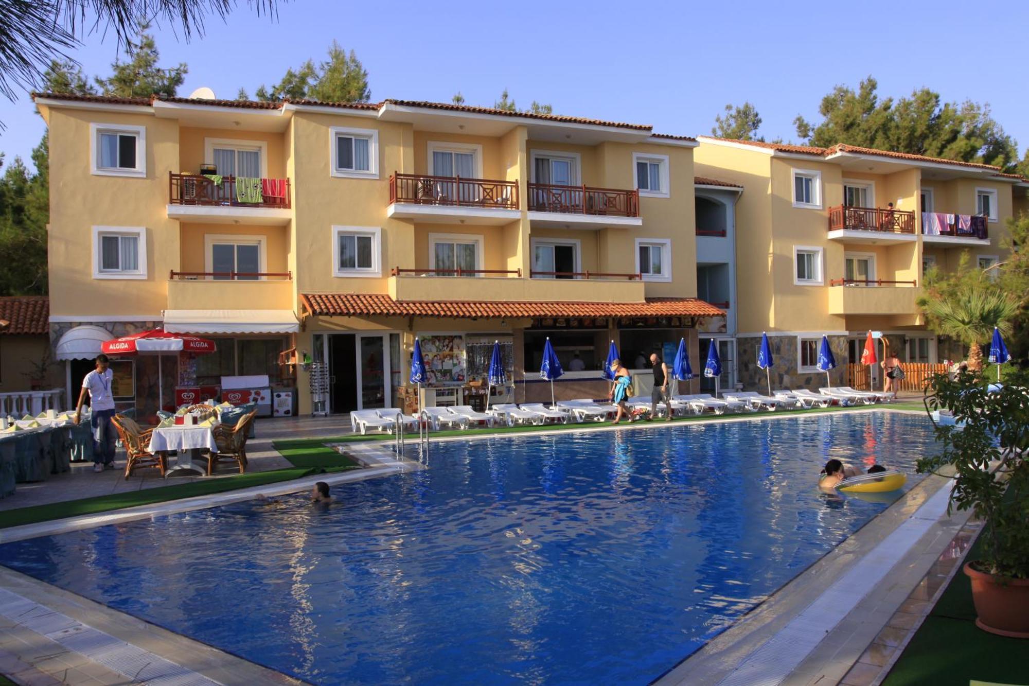 Pine Club Apart Hotel Кушадасы Экстерьер фото