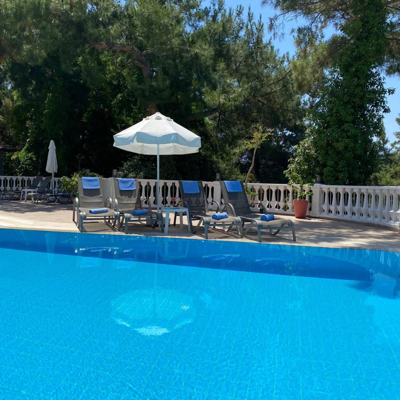 Pine Club Apart Hotel Кушадасы Экстерьер фото
